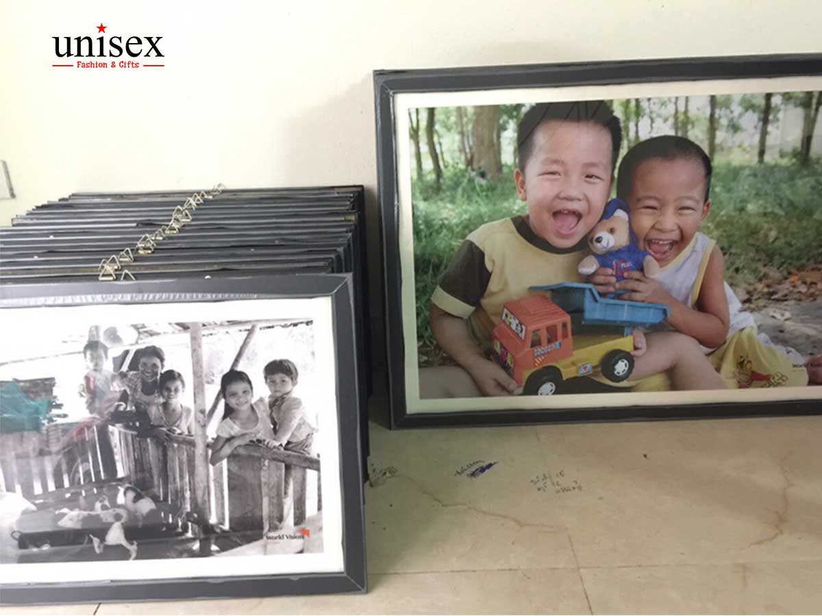 In tranh, in ảnh tại Tân Sơn Nhất